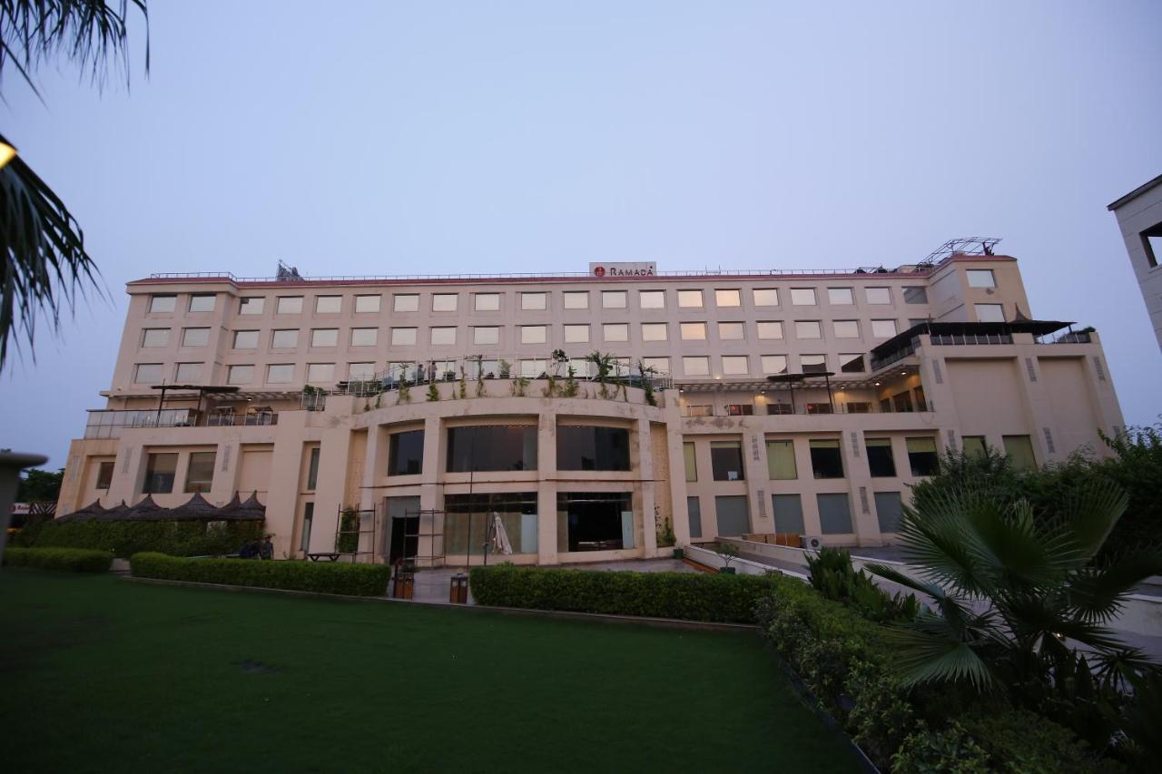 Hotel Ramada Neemrana Esterno foto