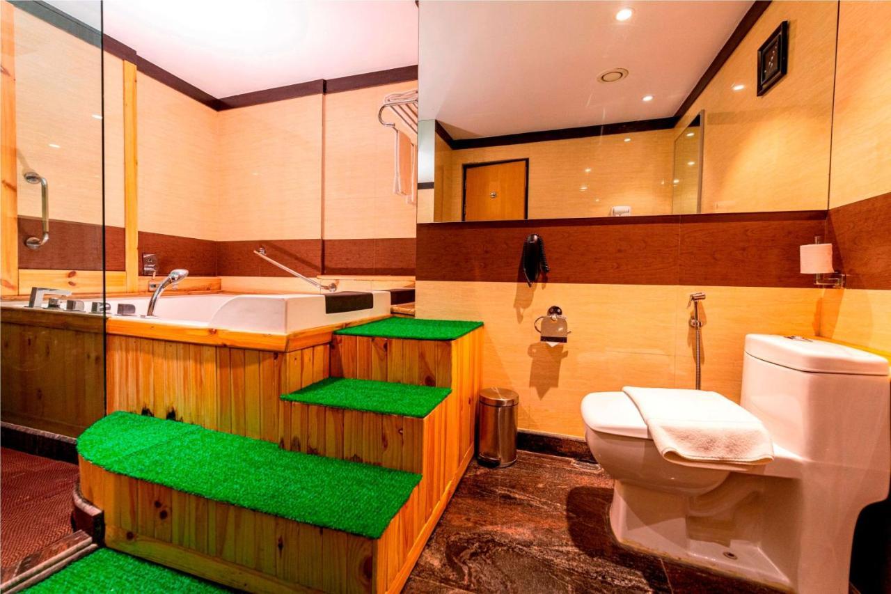 Hotel Ramada Neemrana Esterno foto