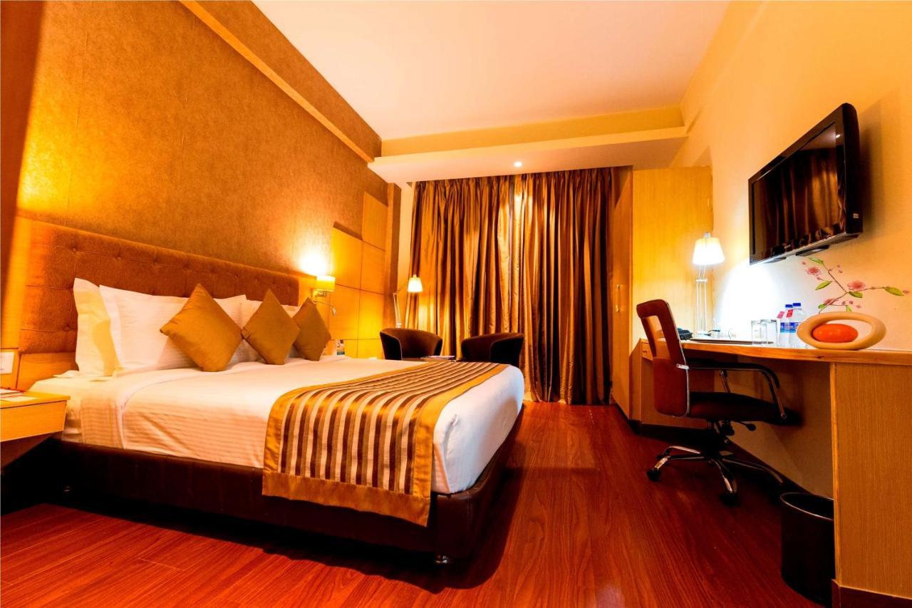 Hotel Ramada Neemrana Esterno foto