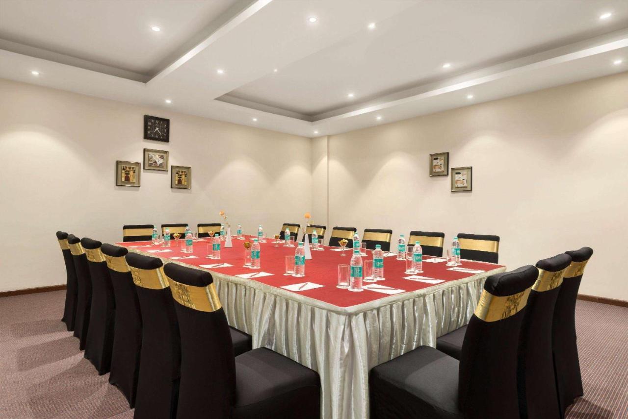 Hotel Ramada Neemrana Esterno foto