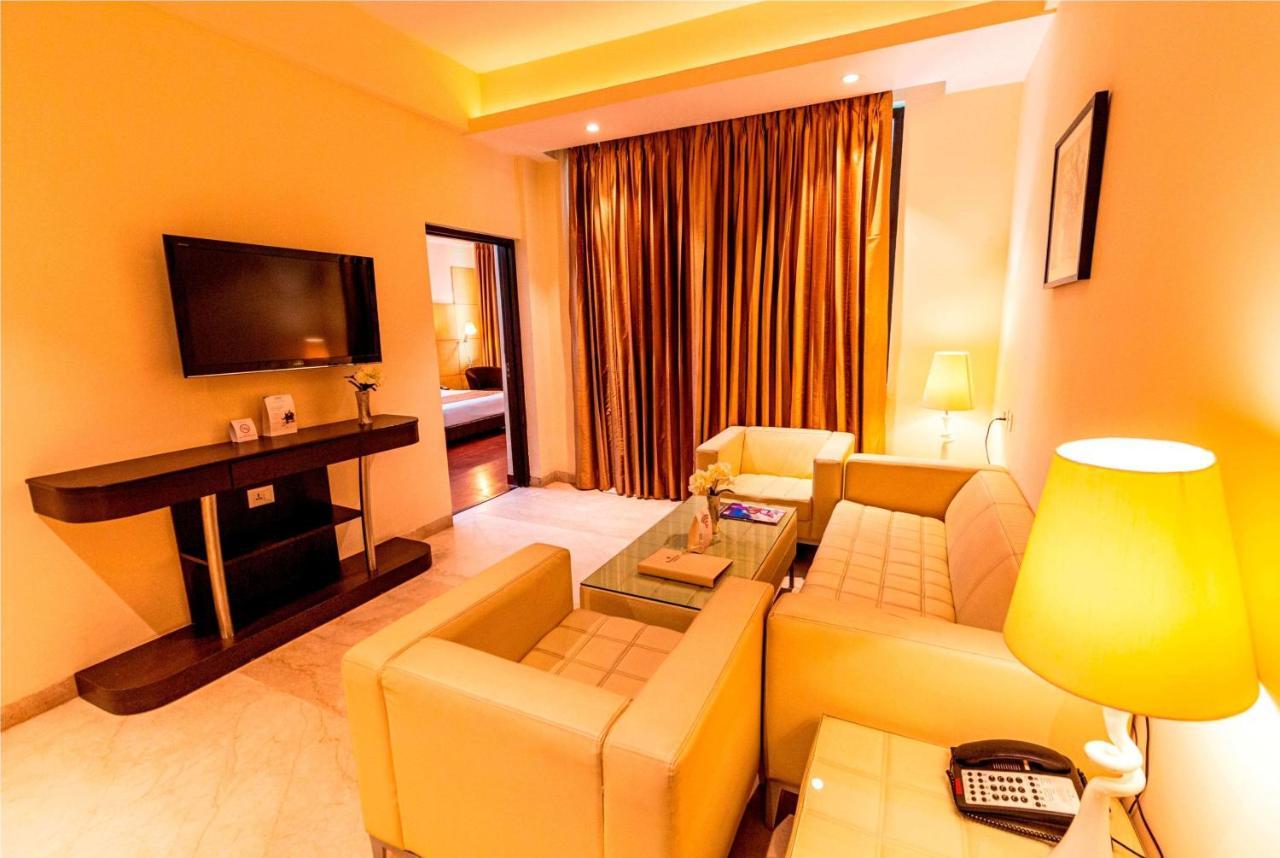 Hotel Ramada Neemrana Esterno foto