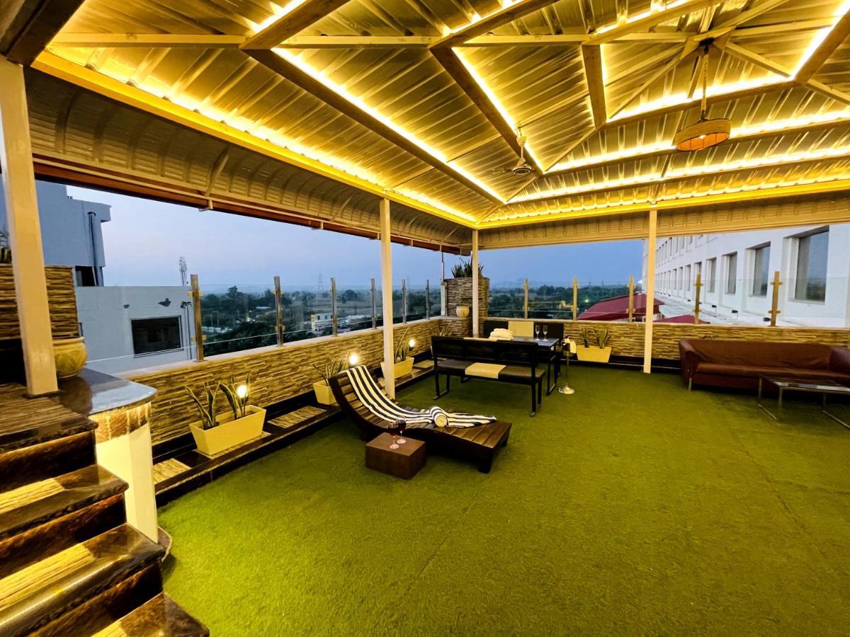 Hotel Ramada Neemrana Esterno foto