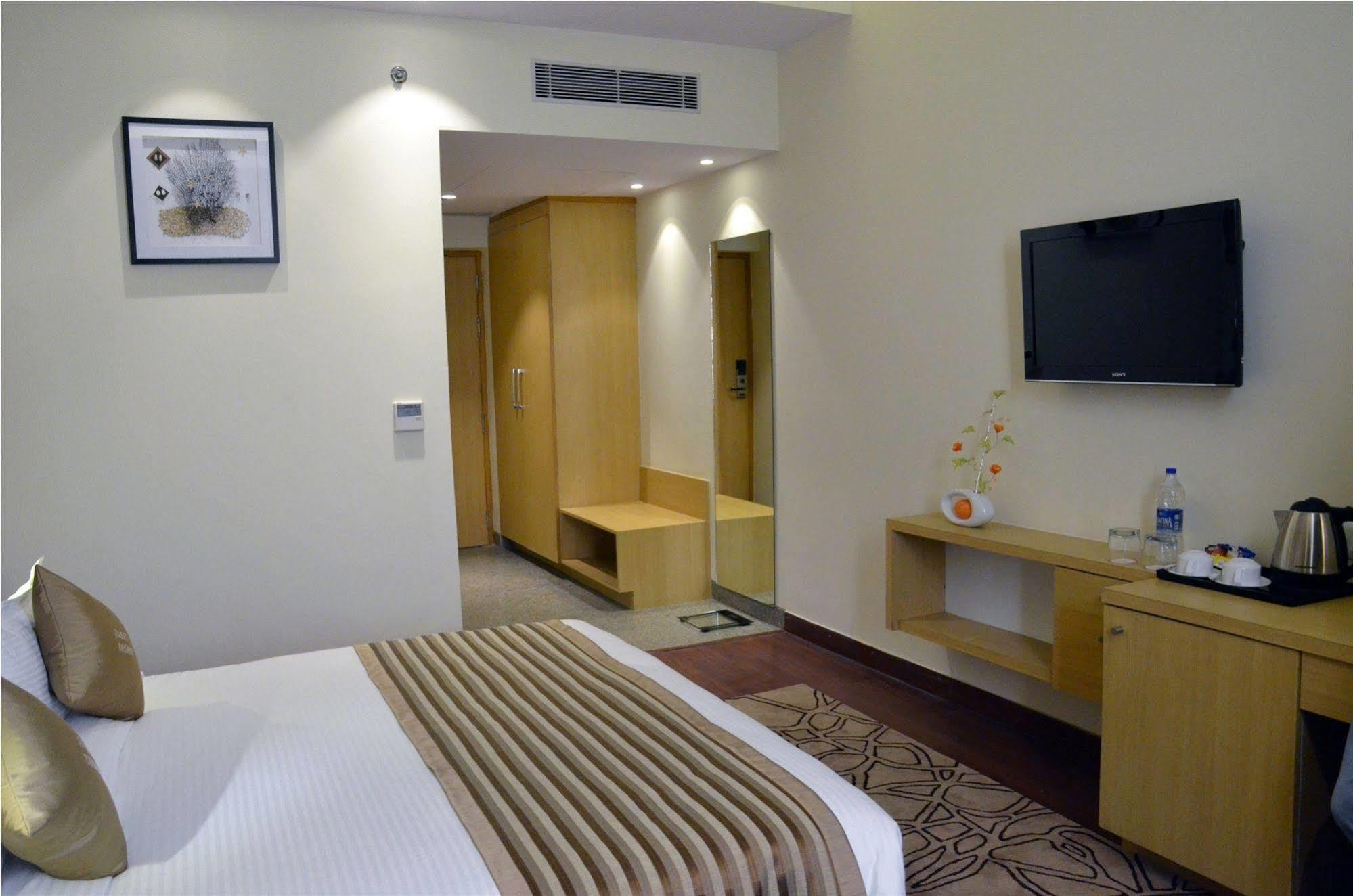 Hotel Ramada Neemrana Esterno foto