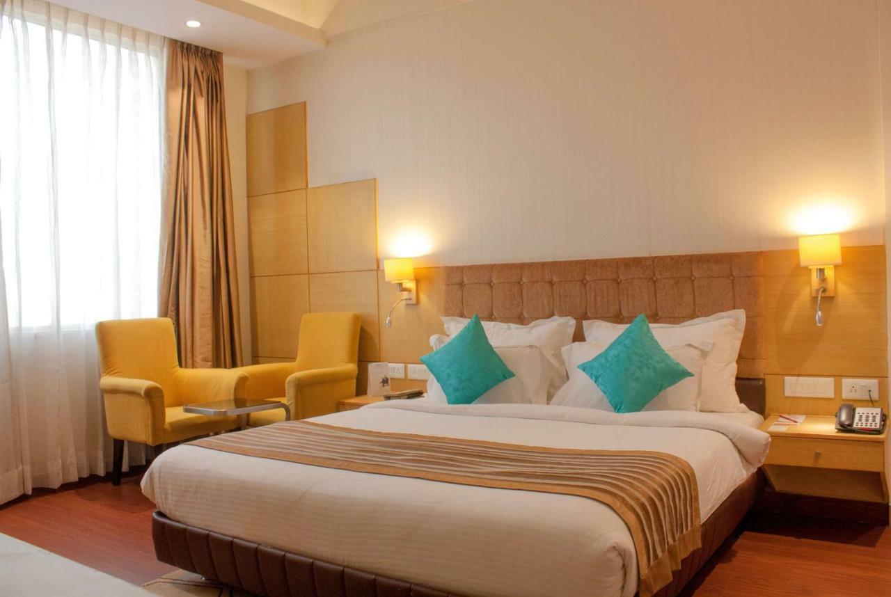 Hotel Ramada Neemrana Esterno foto