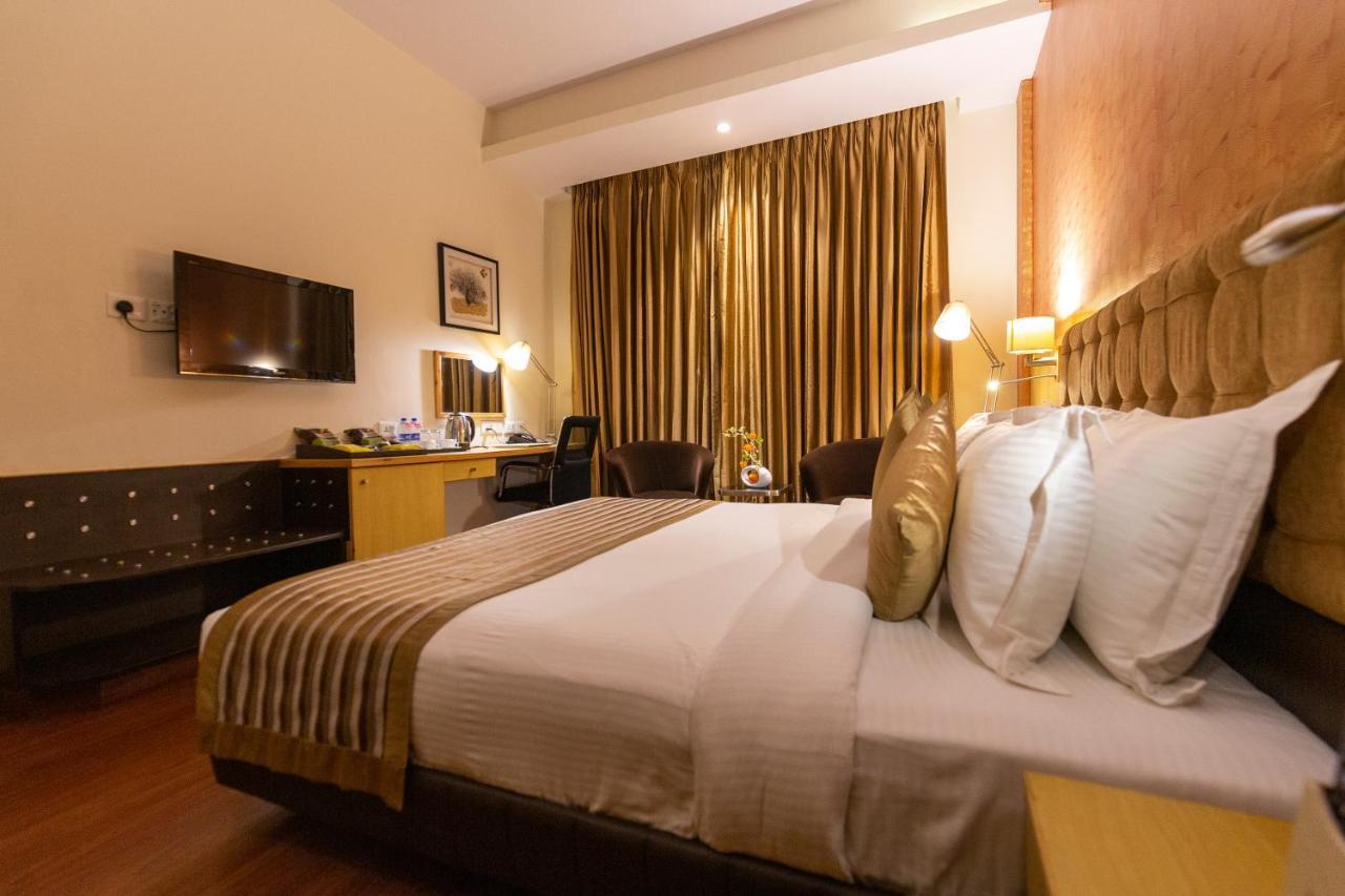 Hotel Ramada Neemrana Esterno foto