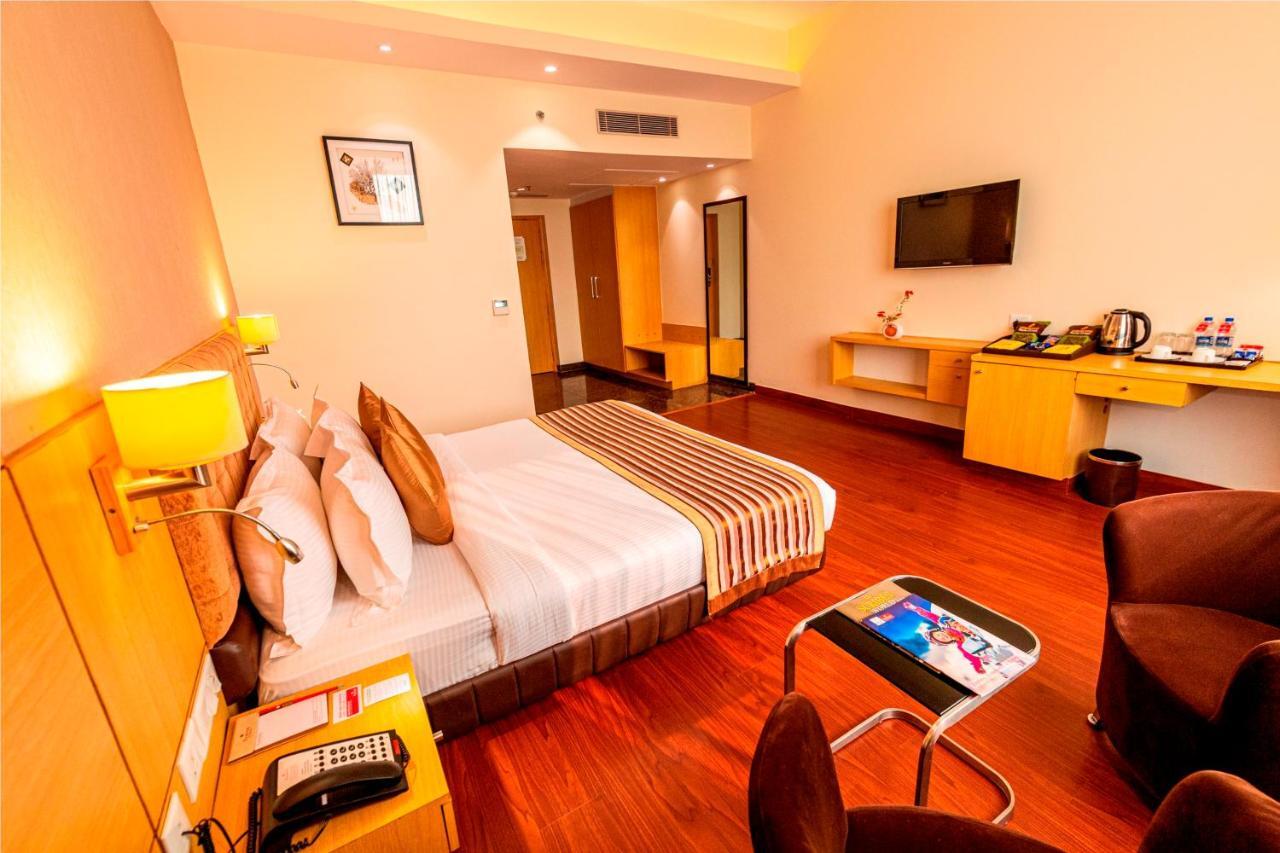 Hotel Ramada Neemrana Esterno foto