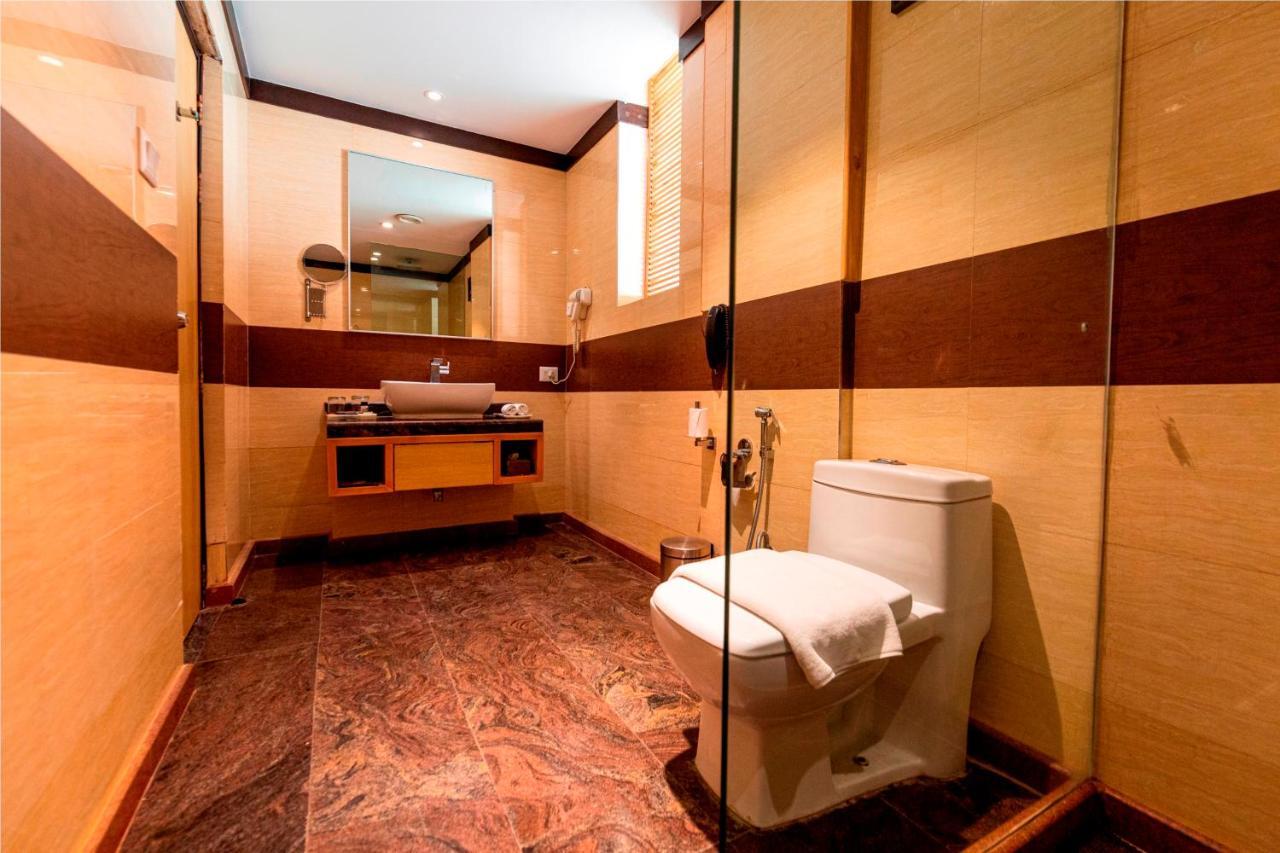 Hotel Ramada Neemrana Esterno foto