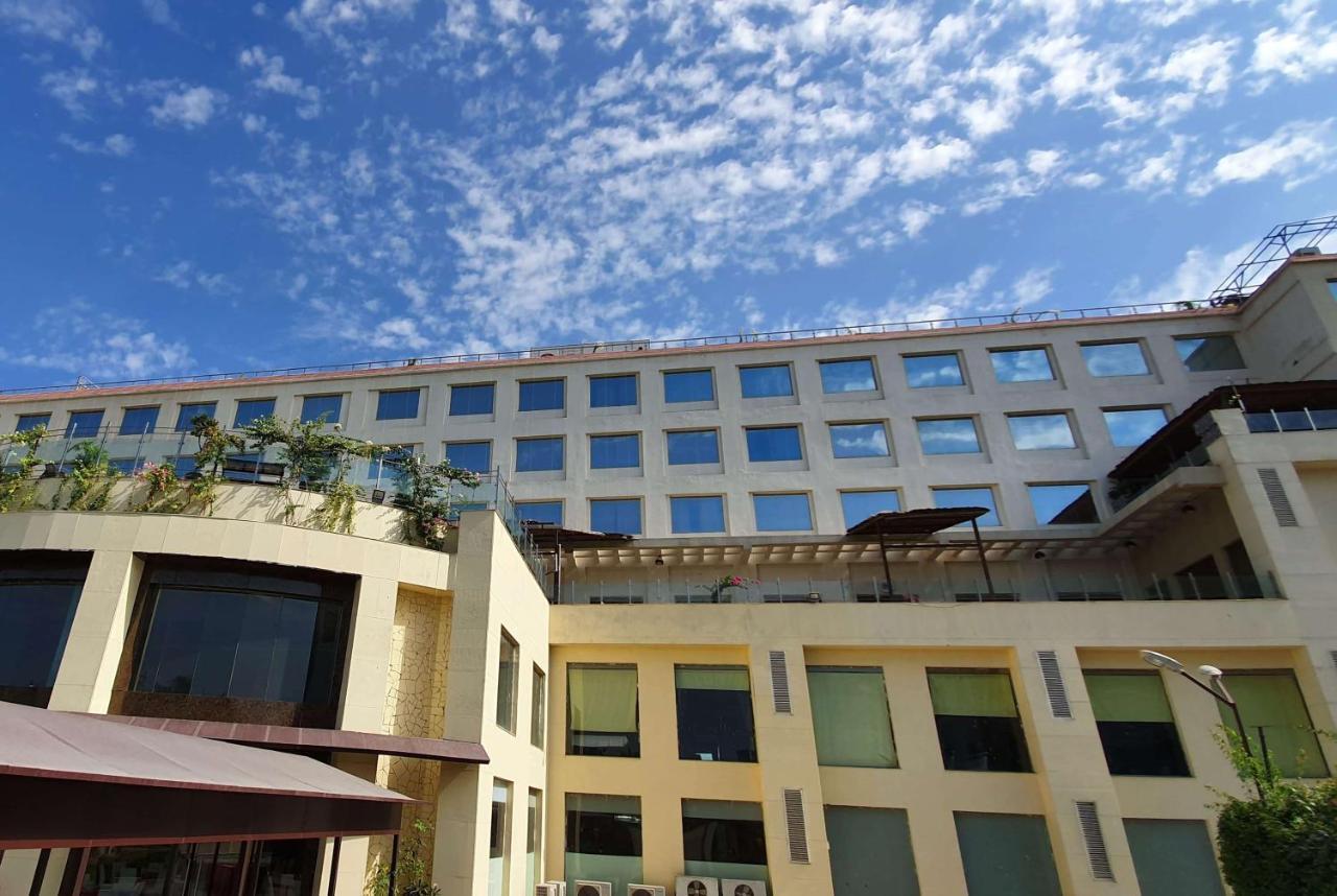 Hotel Ramada Neemrana Esterno foto