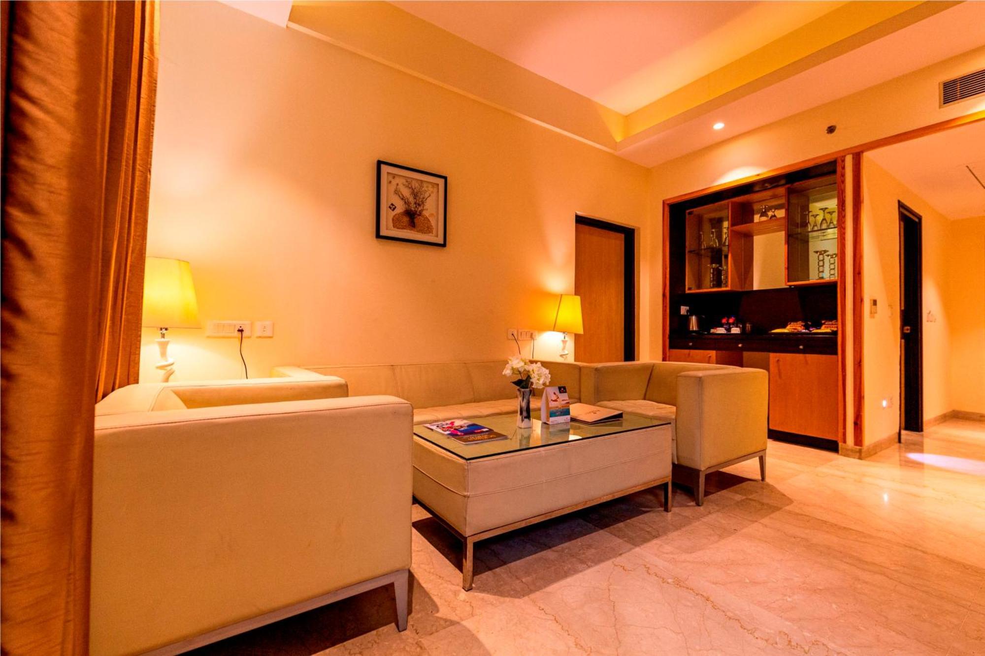 Hotel Ramada Neemrana Esterno foto