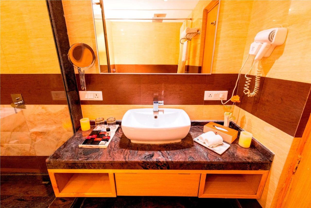 Hotel Ramada Neemrana Esterno foto