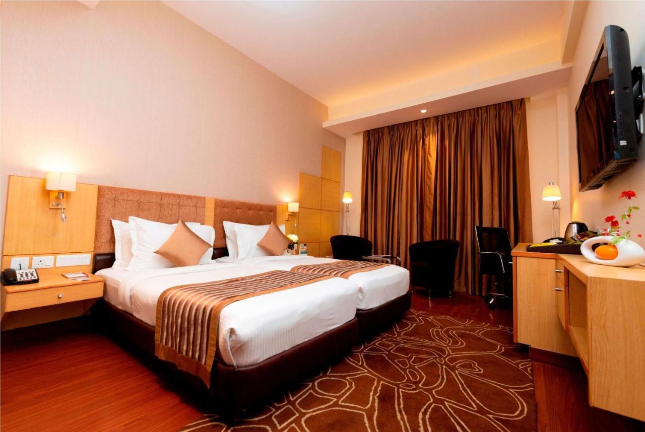 Hotel Ramada Neemrana Esterno foto